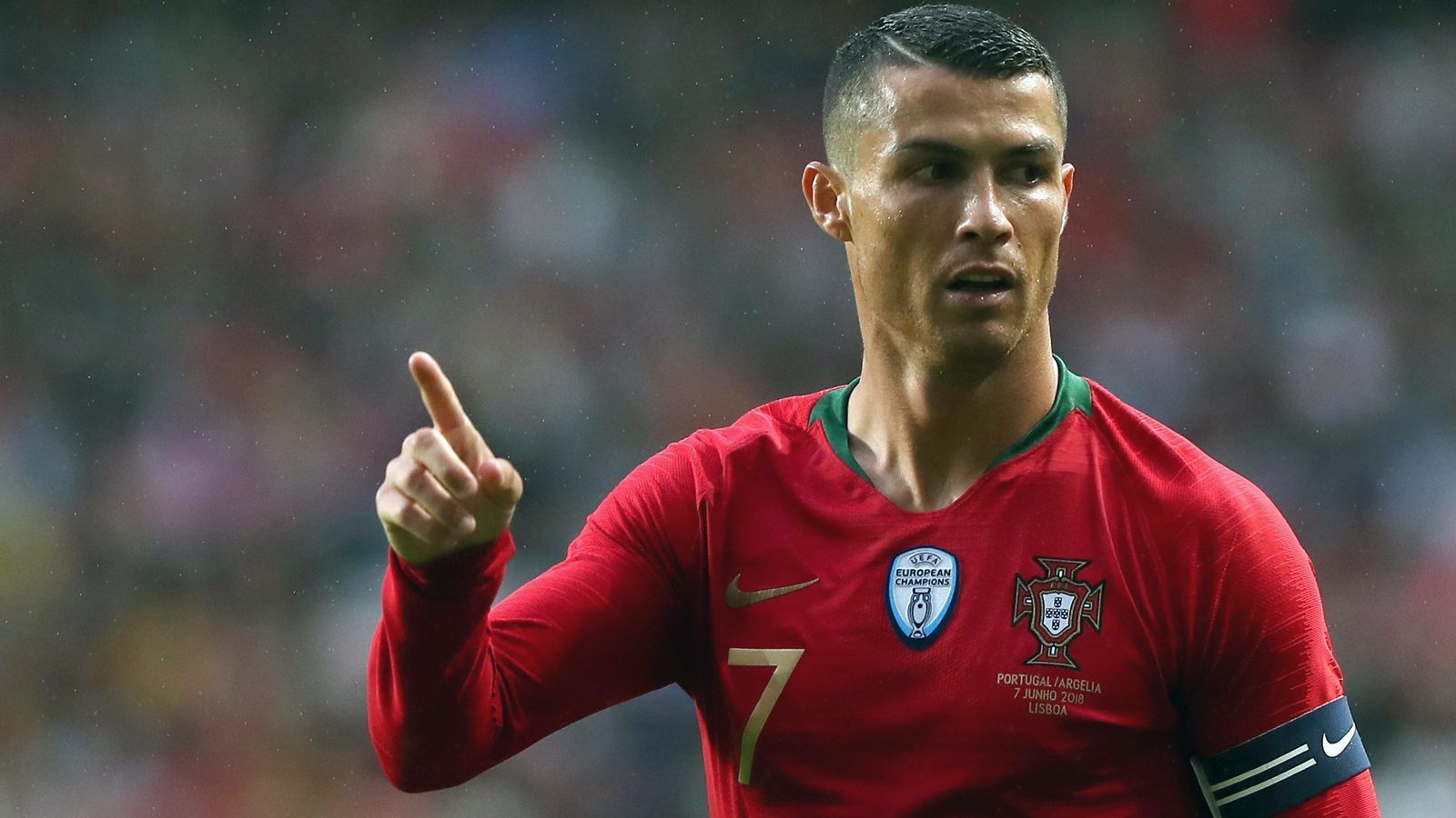 
                <strong>Linksaußen - Cristiano Ronaldo</strong><br>
                Spielt bei der WM für PortugalVerein: Real Madrid
              
