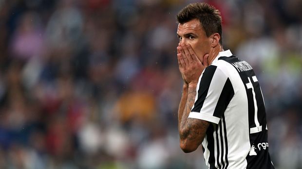 
                <strong>Mario Mandzukic (Juventus Turin)</strong><br>
                Neben Chiellini muss die "Alte Dame" in Barcelona auch ohne Mario Mandzukic auskommen. Der frühere Bayern- und Wolfsburg-Stürmer bekam zuletzt einen Schlag ab und wird nicht rechtzeitig fit für den Auftakt-Kracher bei den Katalanen.
              