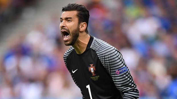 
                <strong>Rui Patricio (Portugal)</strong><br>
                Rui Patricio (Portugal): Der Keeper von Sporting Lissabon war von der ersten Sekunde an hellwach, rettete unter anderem in der zehnten Minute mit einer starken Parade gegen einen Kopfball von Antoine Griezmann und wenig später gegen einen starken Schussversuch von Moussa Sissoko. Auch im weiteren Spielverlauf mit starken Reflexen – mit großem Abstand bester Portugiese. ran-Note: 2.
              