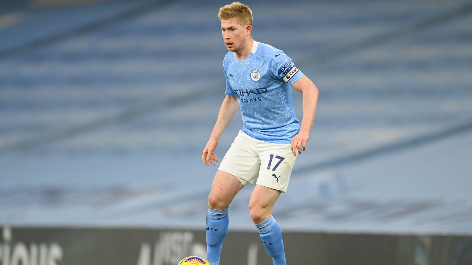 
                <strong>Mittelfeld: Kevin De Bruyne (Manchester City)</strong><br>
                Gesamtstärke in FIFA 21: 91Alter: 29 Jahre - Nationalität: Belgien
              