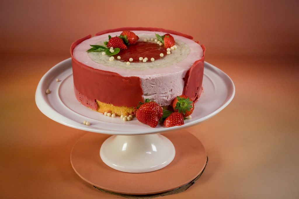 Sabrina Mockenhaupts Erdbeer-Basilikum-Torte: Rezept aus &amp;quot;Das große ...