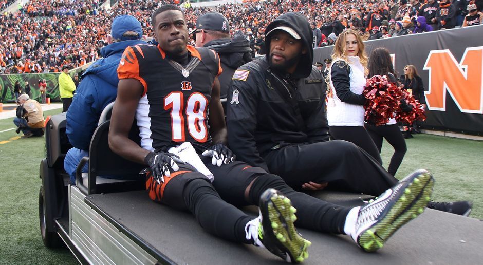 
                <strong>A.J. Green (Wide Receiver, Cincinnati Bengals)</strong><br>
                Gleich dreifaches Pech für die Cincinnati Bengals: Nicht nur, dass die Franchise ihr Heimspiel gegen die Buffalo Bills mit 12:16 verlor, nein, die Bengals hatten auch noch zwei Verletzte zu beklagen. Wide Receiver A.J. Green zog sich zwar nicht - wie zunächst befürchtet - einen Muskelriss zu, eine Überdehnung macht seiner Saison trotzdem ein Ende. Doch damit nicht genug ...
              