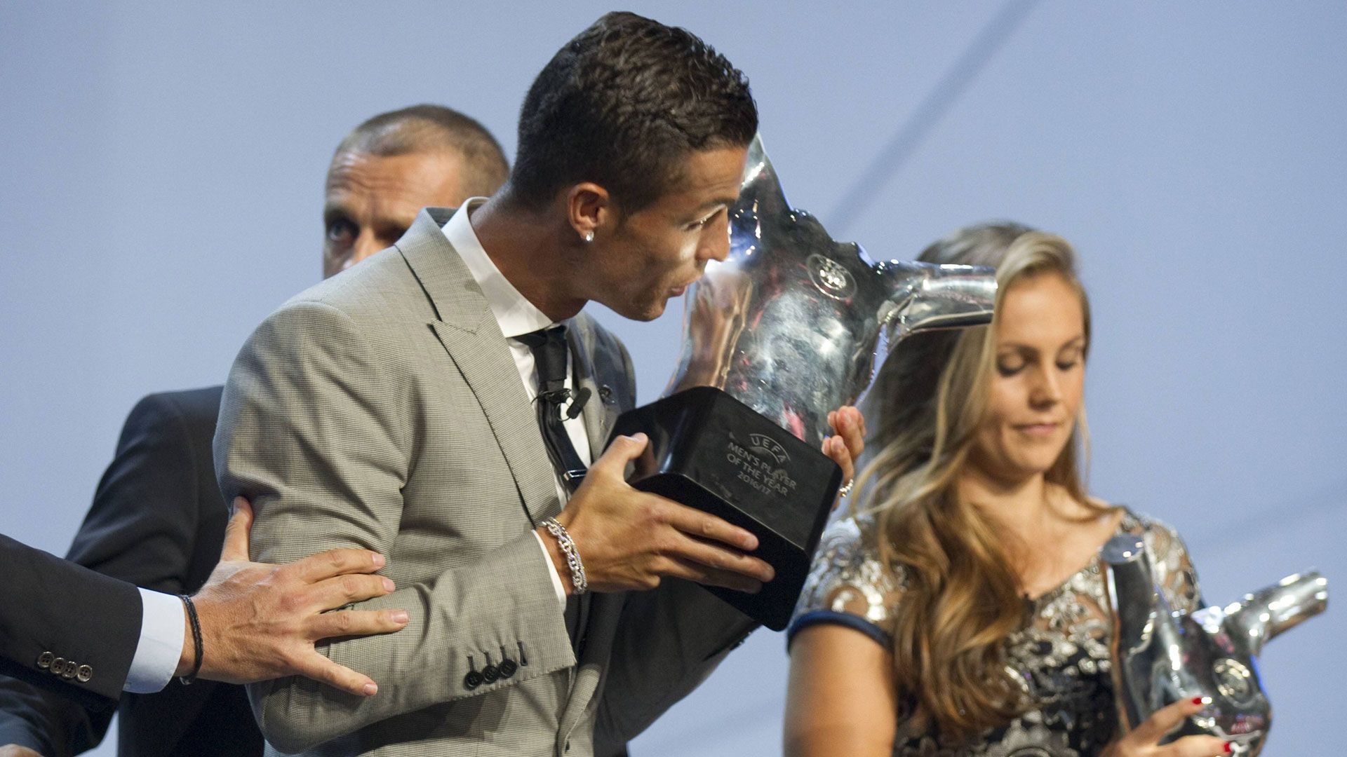 
                <strong>Die meisten Auszeichnungen als Europas Fußballer des Jahres</strong><br>
                Wahl zum UEFA Spieler des Jahres: 4-mal
              
