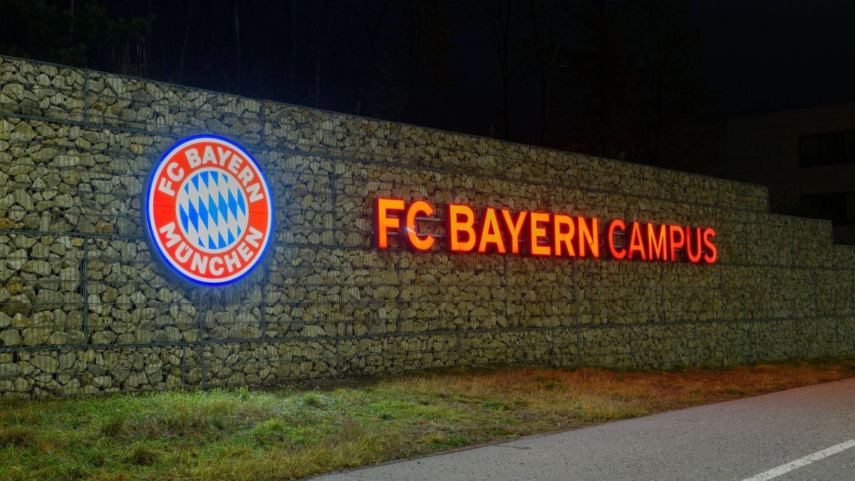 MUNICH, GERMANY, DEC 16: Iluminated sing outside the FC Bayern Campus before the UEFA Women s Champions League (Round 32) football match between FC Bayern Munich and Ajax Amsterdam. Sven Beyrich SP...