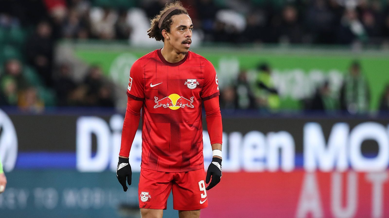 
                <strong>Yussuf Poulsen (RB Leipzig)</strong><br>
                Der Däne ersetzt nach 70 Minuten Silva. In dem immer wilder werdenden Spiel bleibt er jedoch ohne die ganz große Szene. Vielmehr unterläuft ihm ein Offensivfoul im BVB-Strafraum. ran-Note: 4
              