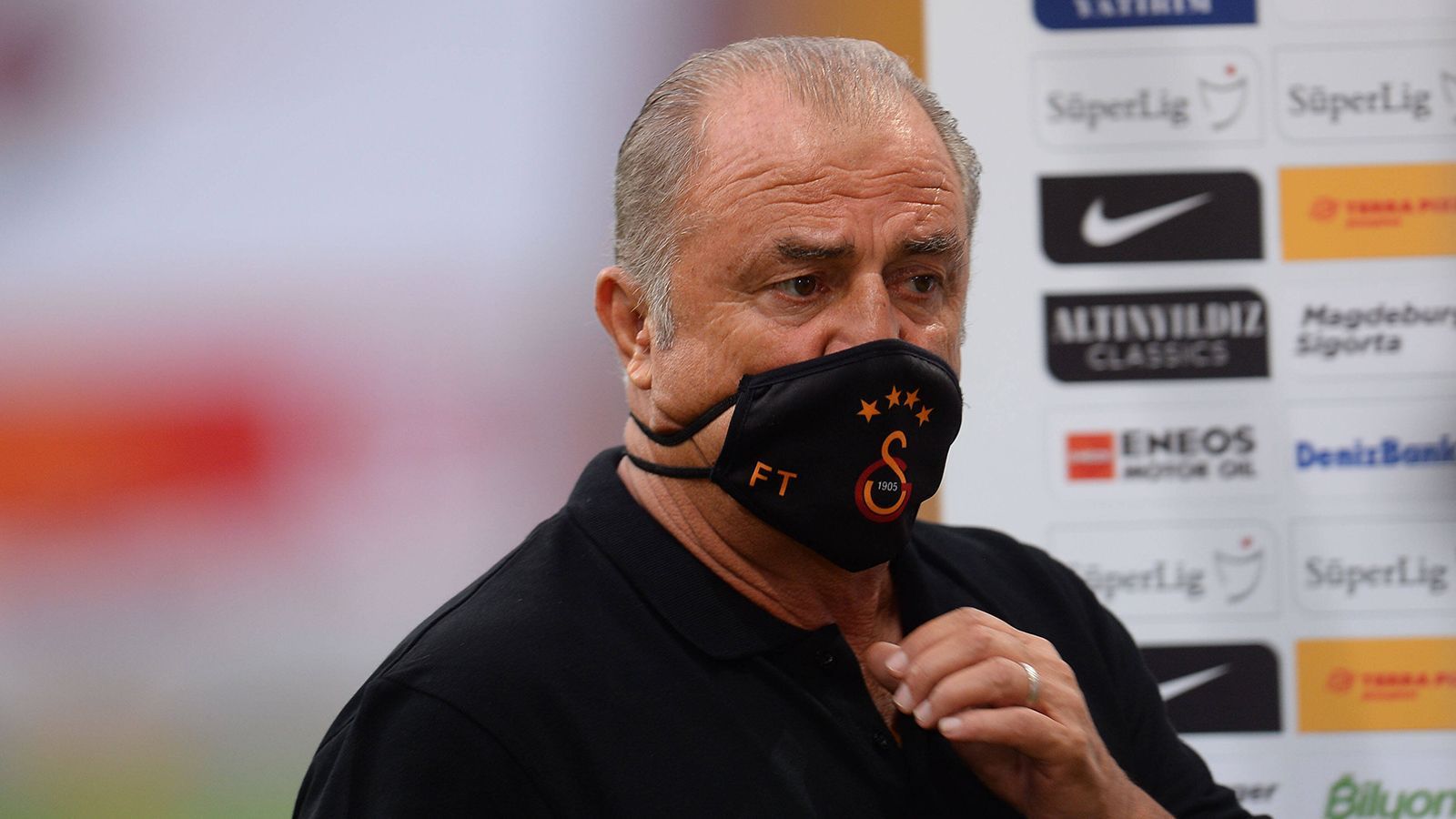 
                <strong>Fatih Terim (Galatsaray Istanbul)</strong><br>
                Eine echte Trainerlegende könnte im Sommer ohne Vertrag dastehen. Terim stand bisher in fast 500 Spielen für Galatasaray an der Seitenlinie, doch beim Traditionsklub ist in den letzten Monaten viel passiert. Nachdem Aus in der Europa-League-Qualifikation im Sommer kritisierte Terim auch die Transferpolitik. 
              