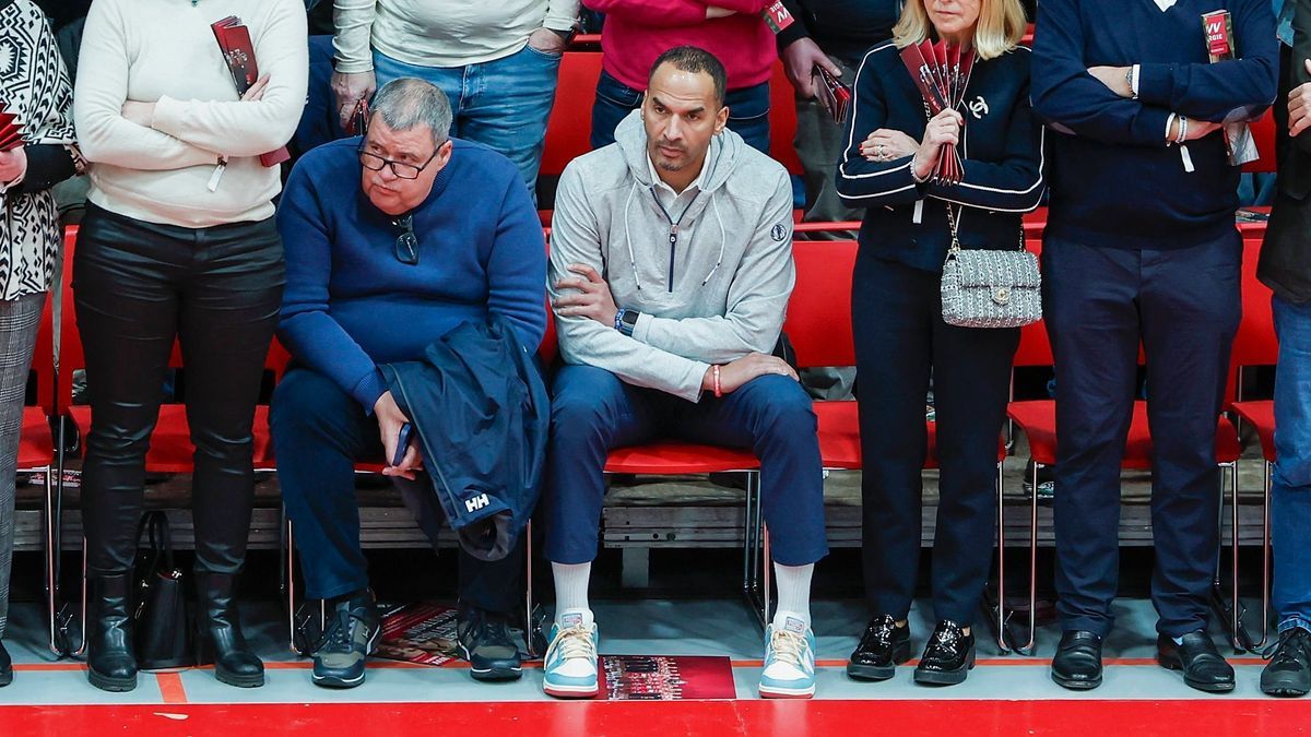 Im Bild: General Manager der Dallas Mavericks Nico Harrison (graues Oberteil) 20.01.2025, FIT-One Wuerzburg Baskets vs. RASTA Vechta, easyCredit BBL, 17. Spieltag, Deutschland, Wuerzburg, tectake-A...