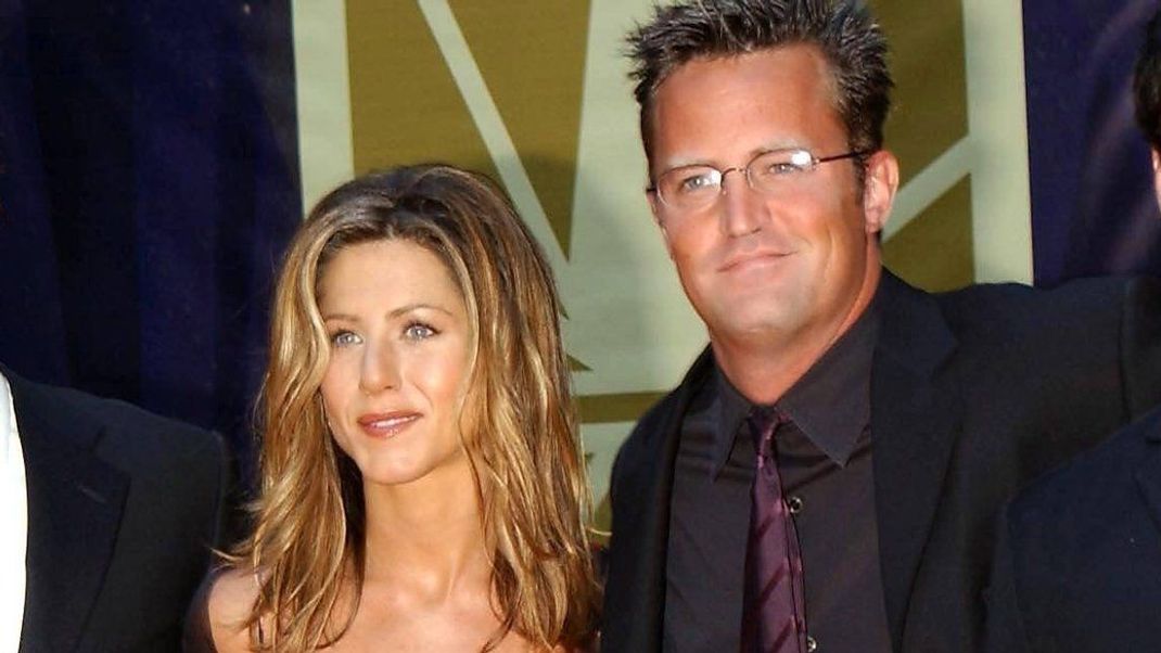 Schauspielkollegin Jennifer Aniston äußert sich in einem Interview nun erneut zu ihrem verstorbenen Freund Matthew Perry.&nbsp;