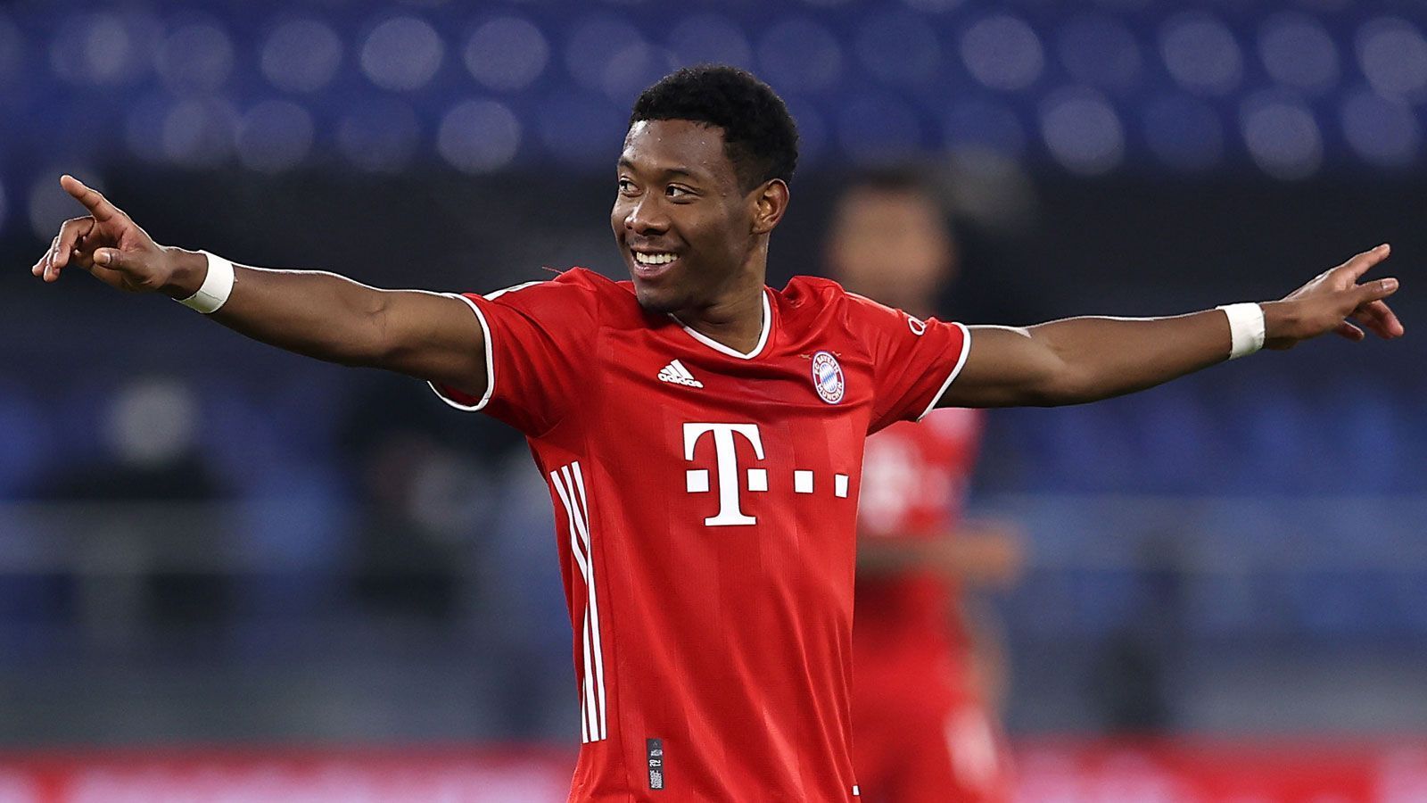 
                <strong>David Alaba (Bayern München)</strong><br>
                Vertrag endet: 2021David Alaba hat bereits auf einer eigens einberufenen Pressekonferenz verkündet, dass er seine letzten Saison für Bayern München absolviert. Wohin es ihn ziehen soll, scheint auch schon klar zu sein: Als Traumziel des Österreichers gilt die Primera Division. Und so wird mal Real Madrid, mal der FC Barcelona in der Pole Position gesehen, im Rennen um den Defensivallrounder mit dem starken linken Fuß. Allerdings wird kolportiert, Alaba verlange ein Jahresgehalt jenseits der 20-Millionen-Euro-Marke, was die beiden spanischen Granden ins Grübeln zu bringen scheint. Weshalb auch andere bekannte Klubnamen in den Ring geworfen werden: Paris St. Germain sowie Englands erste Garde mit dem FC Liverpool, Manchester City, Manchester United und dem FC Chelsea. Wen sich Alaba am Ende rauspicken wird? Es wird wohl auch eine Frage des Geldes sein.
              