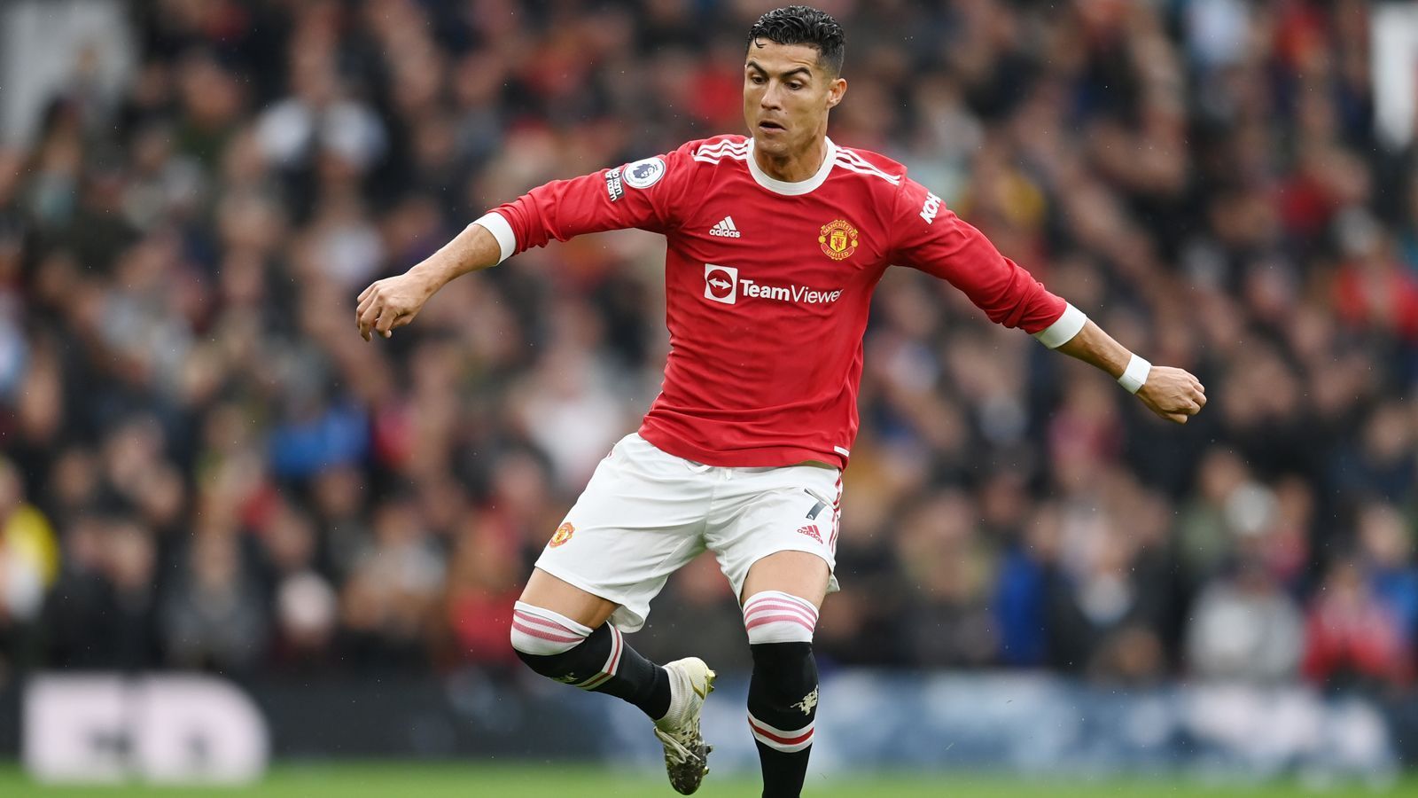 
                <strong>Cristiano Ronaldo (Manchester United)</strong><br>
                Position: Mittelstürmer - Alter: 36 Jahre -Nationalität: Portugal
              