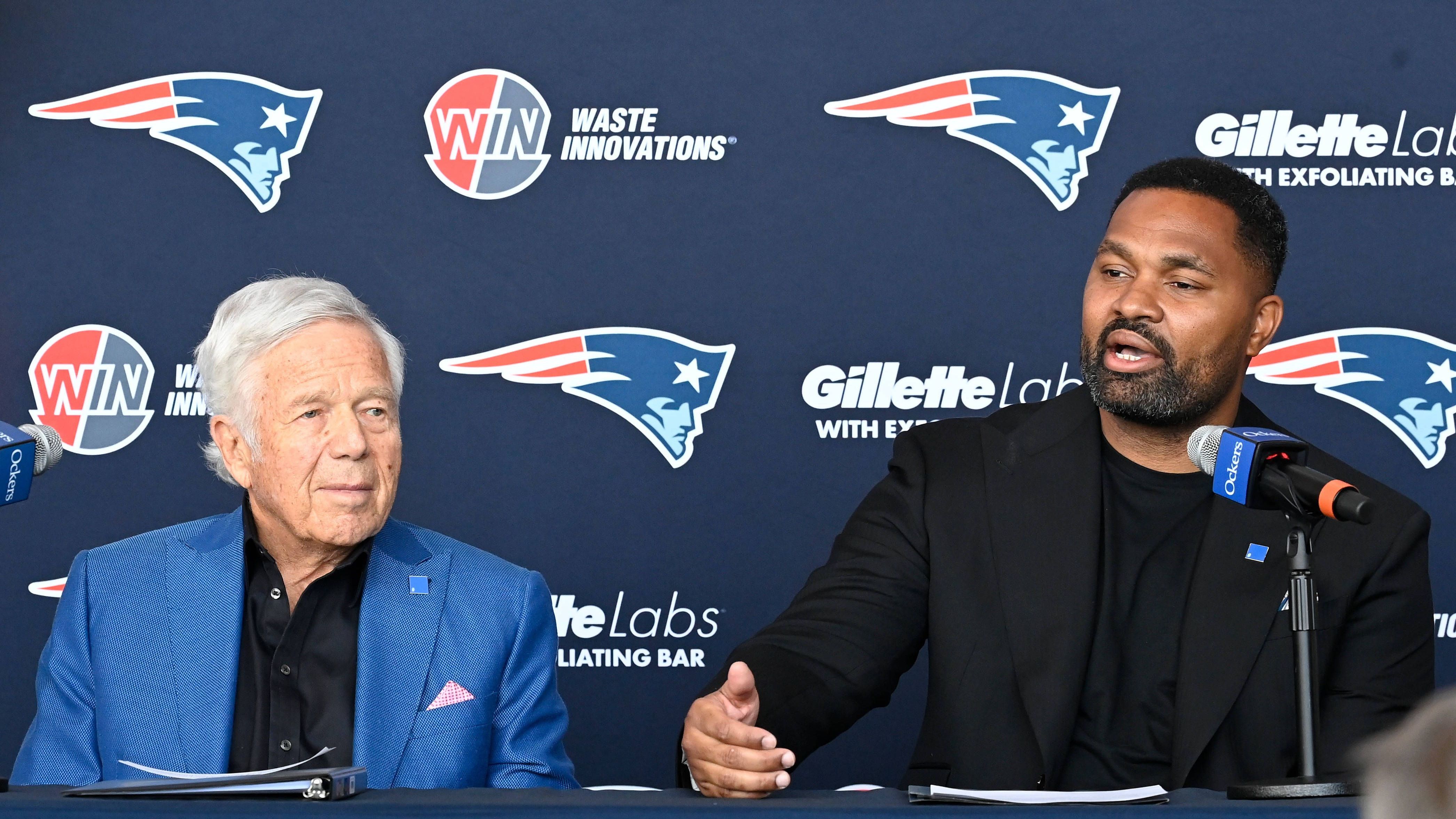 <strong>Jerod Mayo (New England Patriots)</strong><br>...und die Riesenfußstapfen von Trainer-Legende Bill Belichick sind auch nicht leicht zu füllen. Zusätzlich erwartet Mayo eine ungewisse Zukunft auf der Quarterback-Position. Mac Jones ist Geschichte und Jacoby Brissett dürfte eher eine Übergangslösung sein. Adressieren die Patriots früh einen Quarterback im Draft, könnte es Mayos Job erheblich erleichtern.