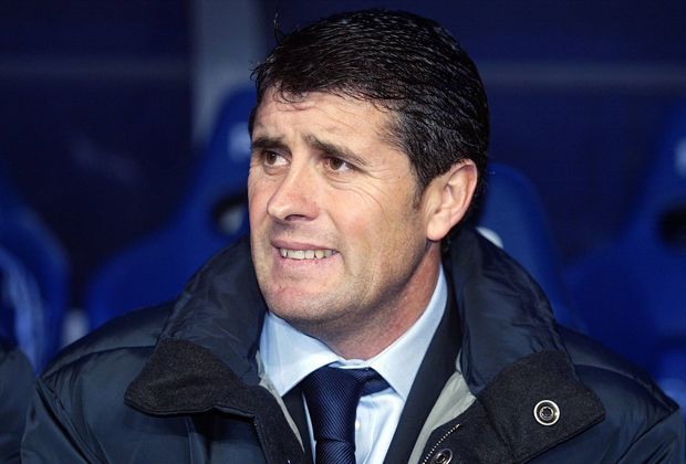 
                <strong>Juan Ramon Lopez Caro</strong><br>
                Trainer Nummer sechs: Juan Ramon Lopez Caro. Doch nach nur 156 Tagen im Amt war für den spanischen Trainer auch schon wieder Schluss. Zeit und Geld für Transfers blieb keine.
              