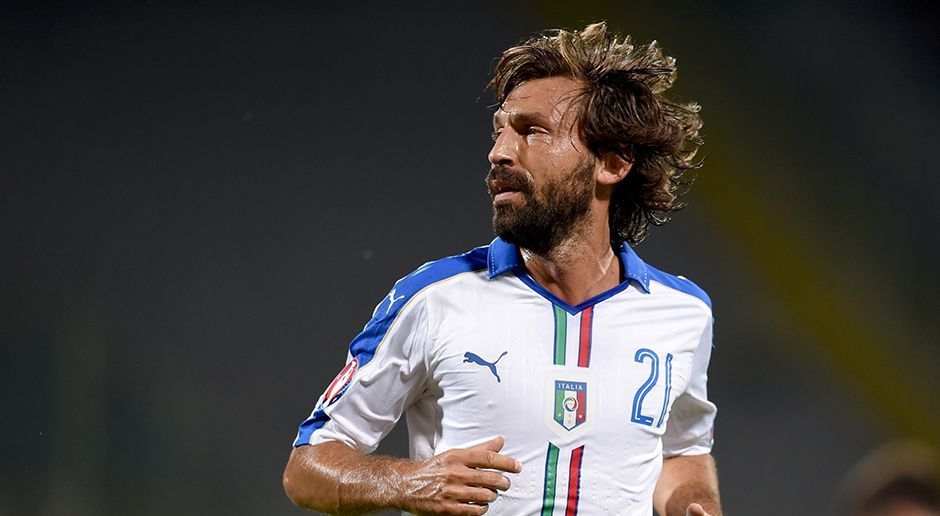 
                <strong>Andrea Pirlo</strong><br>
                Andrea Pirlo: Im Mittelfeld spielen sich weitere Legenden den Ball zu. Unter anderem Andrea Pirlo, der 2012 Vize-Europameister wurde und mit der U21 im Jahr 2000 den EM-Titel feierte.
              