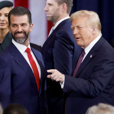 Donald Trumps Sohn Don Jr. nutzt die Krensdiagnose von Ex-Präsident Joe Biden für eine Attacke auf dessen Ehefrau Jill.