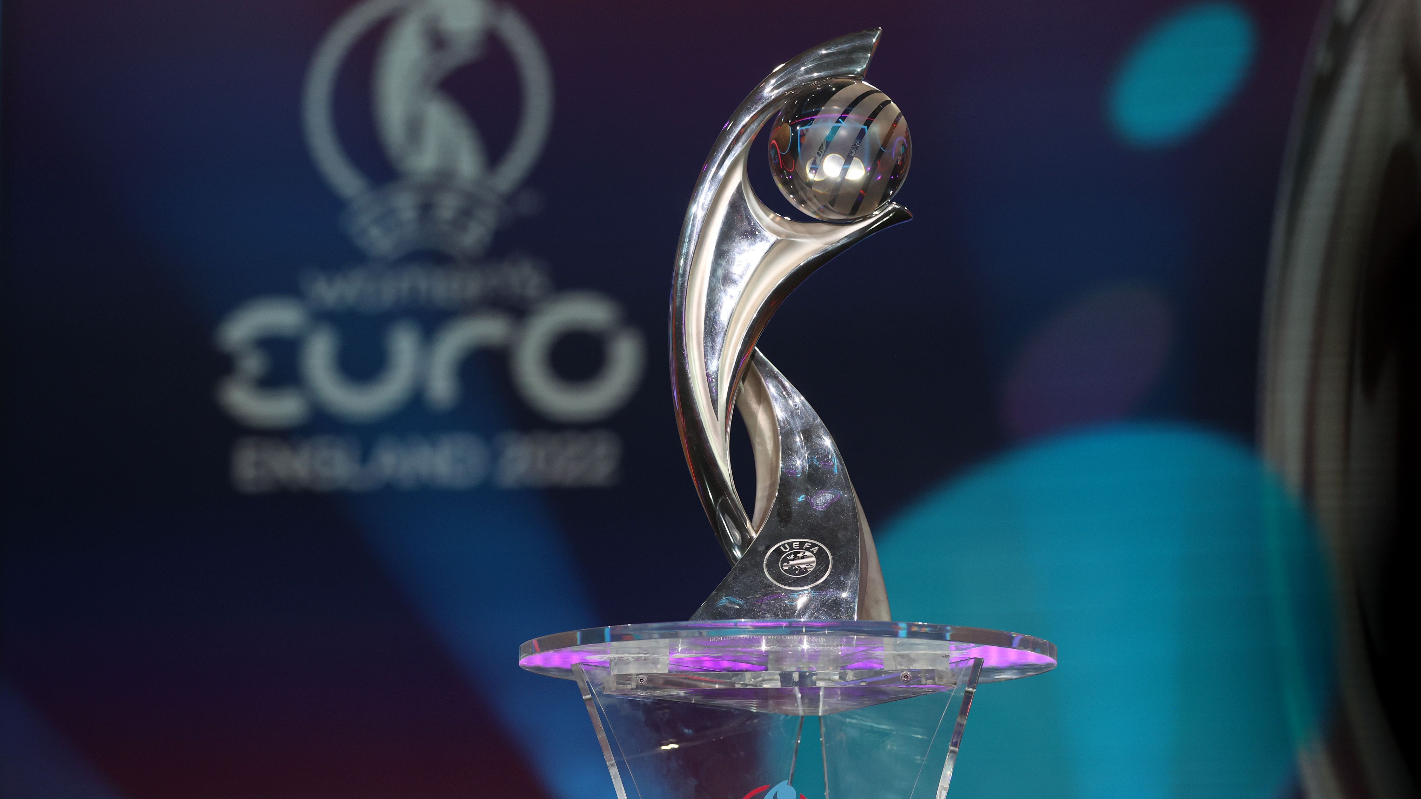 <strong>Platz 23: UEFA Women's Euro (Fußball)</strong><br>Wir können es uns auch nicht so ganz erklären, aber der Pokal erinnert uns an ein Pokemon. Naja, Platz 23.