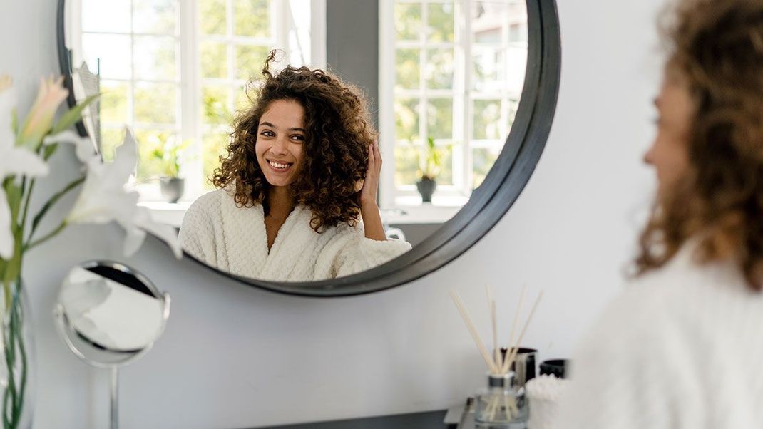 Weniger ist mehr! Das Styling-Produkt Nummer eins für voluminöses Haar heißt: Volumenpuder. Aber in Maßen! Hier lest ihr die Fakten über Anwendung und Wirkung.