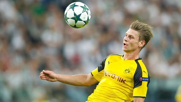 
                <strong>Lukasz Piszczek</strong><br>
                Lukasz Piszczek: Der Rechtsverteidiger leidet seit der Partie Polen gegen Dänemark an einer Knieblessur und ist für weitere Untersuchungen bereits nach Dortmund zurückgekehrt. Nach Angaben des Sprechers des polnischen Fußballverbandes soll es sich aber um nichts Ernsthaftes handeln. Für das Spiel des BVB gegen die Hertha am kommenden Freitag ist Piszczek allerdings fraglich.
              