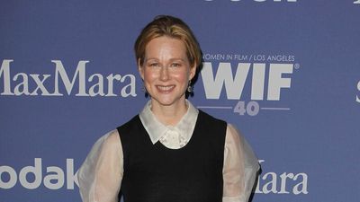 Profile image - Laura Linney