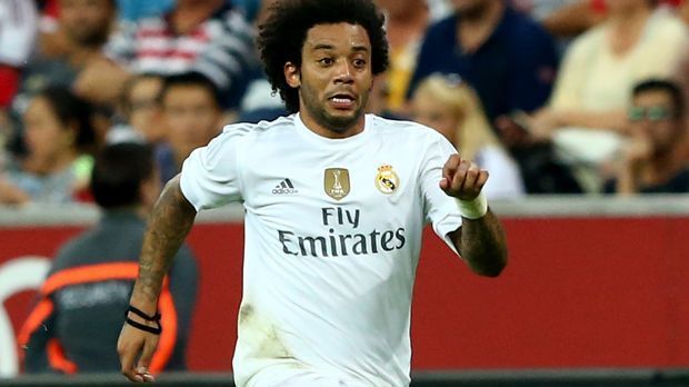 
                <strong>Linker Außenverteidiger: Marcelo</strong><br>
                Linker Außenverteidiger: Marcelo. Der Real-Verteidiger steht überraschend in der Traum-Elf des Franzosen. Viele hätten hier wohl eher mit alten Weggefährten gerechnet, wie zum Beispiel Roberto Carlos.
              