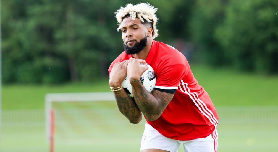 
                <strong>Odell Beckham beim FC Bayern München</strong><br>
                Zum Abschluss nimmt Beckham dann doch noch mal seine Hände zur Hilfe und stellt seine Fingerfertigkeit unter Beweis.
              