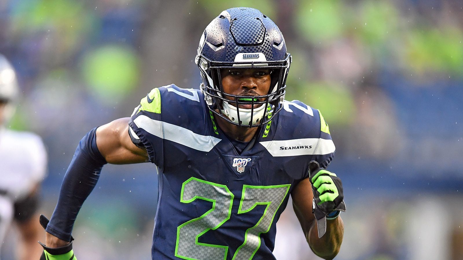 
                <strong>"I need a Nickel, a Nickel is what i need"</strong><br>
                Wenn die Seahawks von ihrer Base-Defensive in eine "Nickel-Formation" (ein weiterer Defensive Back) wechseln, dürfte interessant werden, wer als Nickel-Cornerback aufgestellt wird. Outside dürften Shaquill Griffen und Tre Flowers als Starter das Spielfeld betreten. Marquise Blair, der letzte Saison hauptsächlich als Safety agierte, wird als heißer Kandidat auf den Nickel-Posten gesehen. Ugo Amadi darf sich ebenfalls Chancen ausrechnen. 
              