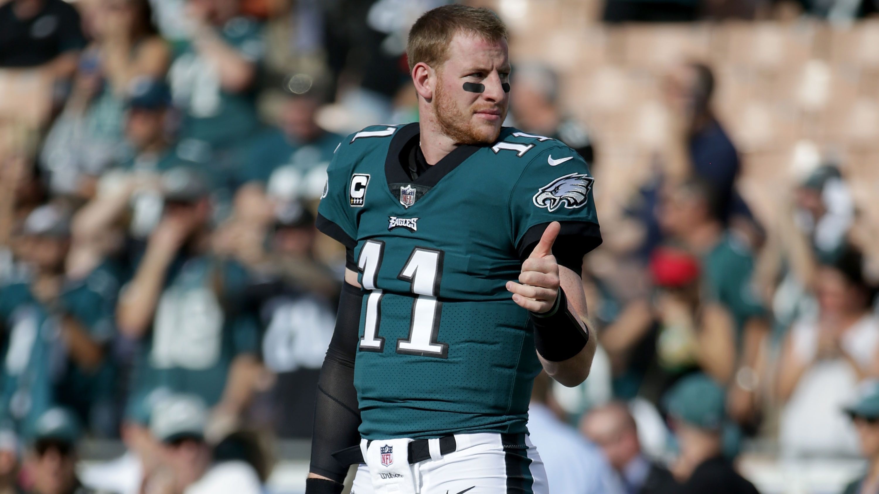 <strong>Philadelphia Eagles: Carson Wentz (2017; 33 TDs)</strong><br>Am Ende jener Saison gewannen die Eagles den Super Bowl mit Nick Foles als Starter, weil sich Carson Wentz in Woche 13 das Kreuzband gerissen hatte. Bis dahin war er auf MVP-Kurs. Jalen Hurts konnte ihn seither noch nicht aus dieser Liste verdrängen.