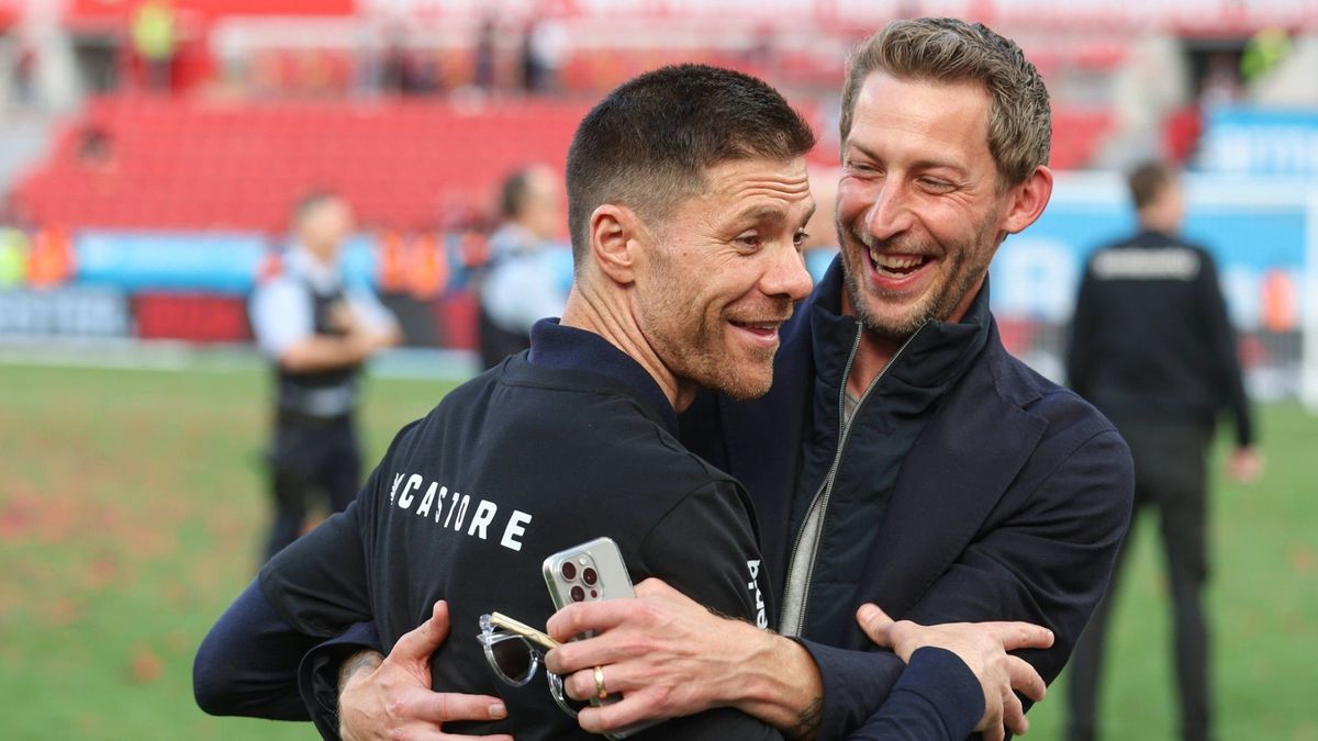 Kießling (r.) mit Bayer-Trainer Xabi Alonso