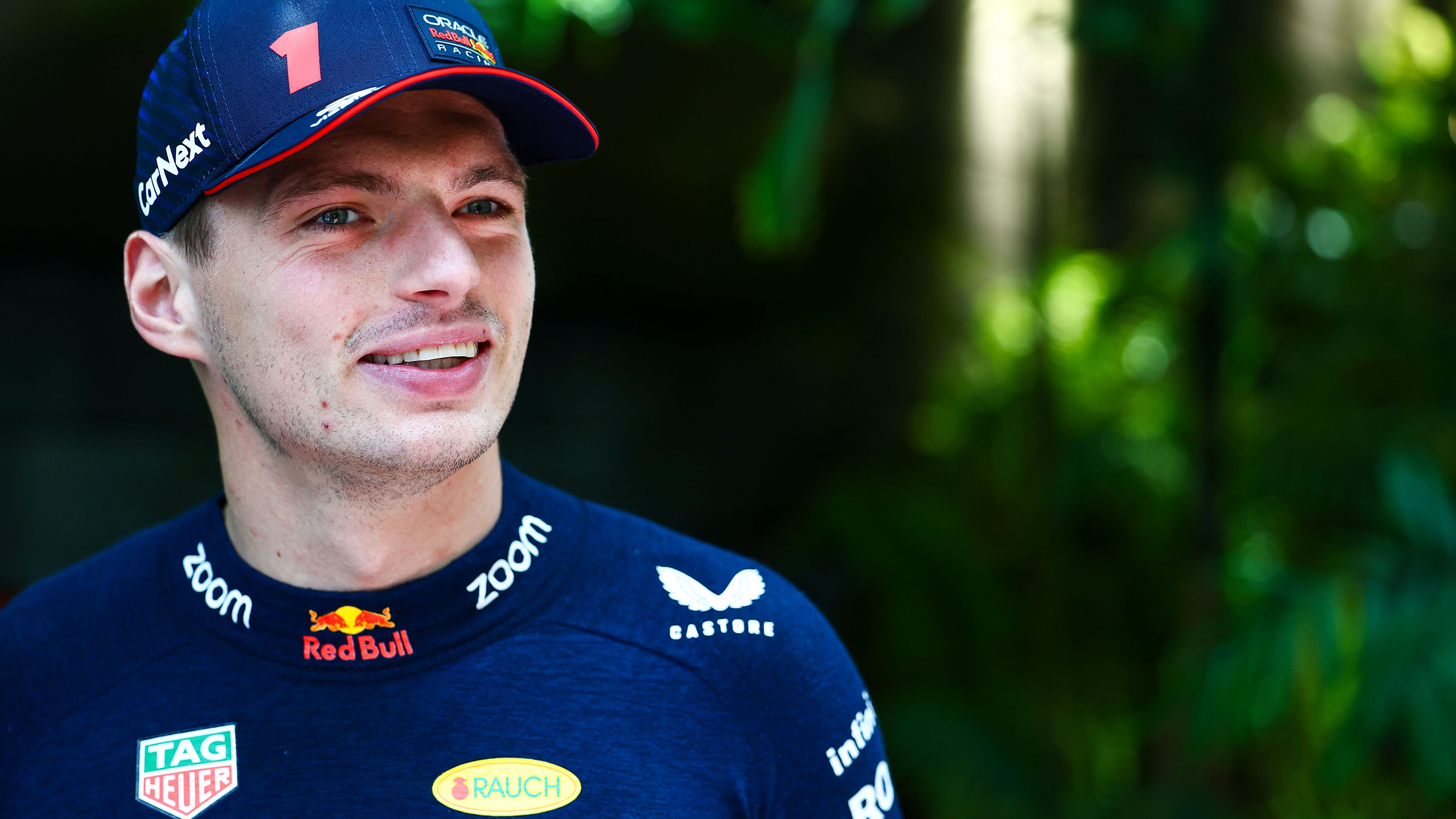 <strong>Früheste Titel-Entscheidungen in der Formel 1</strong><br>Die 2023er-Saison geht wohl als eine der dominantesten in die Geschichte ein. Max Verstappen konnte bisher zwölf Saison-Rennen gewinnen (zurzeit zehn in Folge). Red Bull ist sogar noch ungeschlagen bisher. In Singapur kann sich Red Bull vorzeitig zum Team-Champion küren. Verstappen könnte in Suzuka nachziehen, was erneut einen neuen Rekord aufstellen würde. <em><strong>ran</strong></em> zeigt die frühesten WM-Entscheidungen: