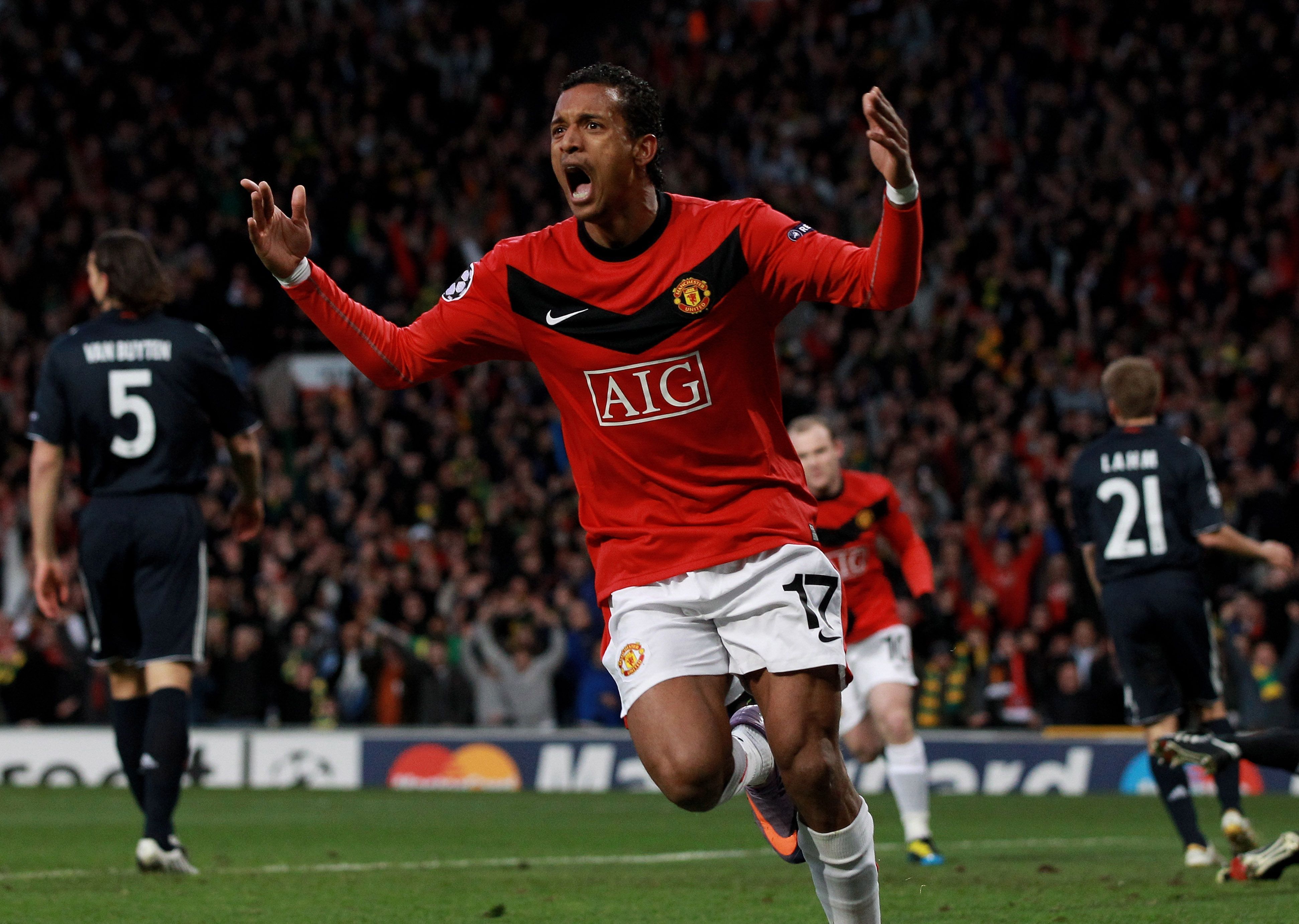 
                <strong>ManUtd - FC Bayern: 3:2 (2009/10, Viertelfinale, Rückspiel)</strong><br>
                ... scheint sich ein Albtraum anzubahnen: Nach sieben Minuten steht es 2:0 für United. In der 41. Minute macht Nani mit seinem zweiten Tor sogar das 3:0. Kurz vor der Pause gelingt Olic der wichtige Anschlusstreffer und dann ...
              