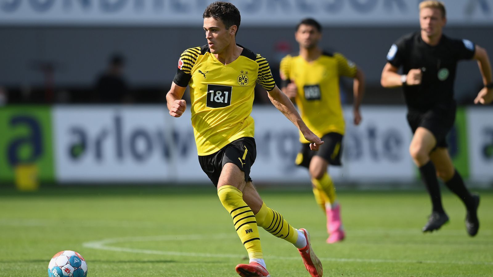 
                <strong>Giovanni Reyna (Borussia Dortmund)</strong><br>
                Position: Offensiver Mittelfeldspieler - Alter: 18 Jahre - Vertrag bis: 2025
              