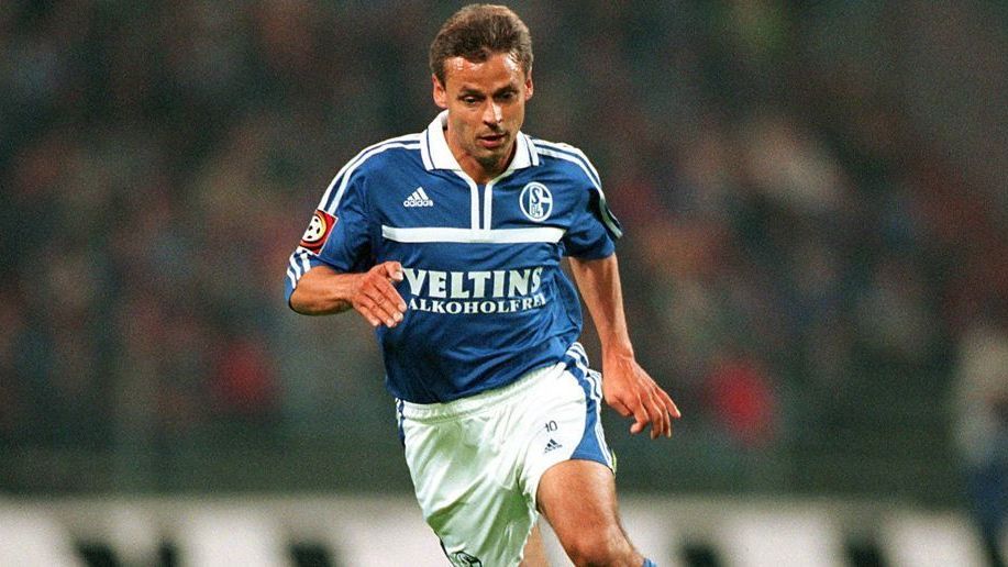 <strong>Platz 9: Olaf Thon (FC Schalke 04)</strong><br>
                <strong>Alter beim 100. Bundesliga-Spiel:</strong> 21 Jahre, ein Monat, 13 Tage<br><strong>Saison:&nbsp;</strong>1986/87
