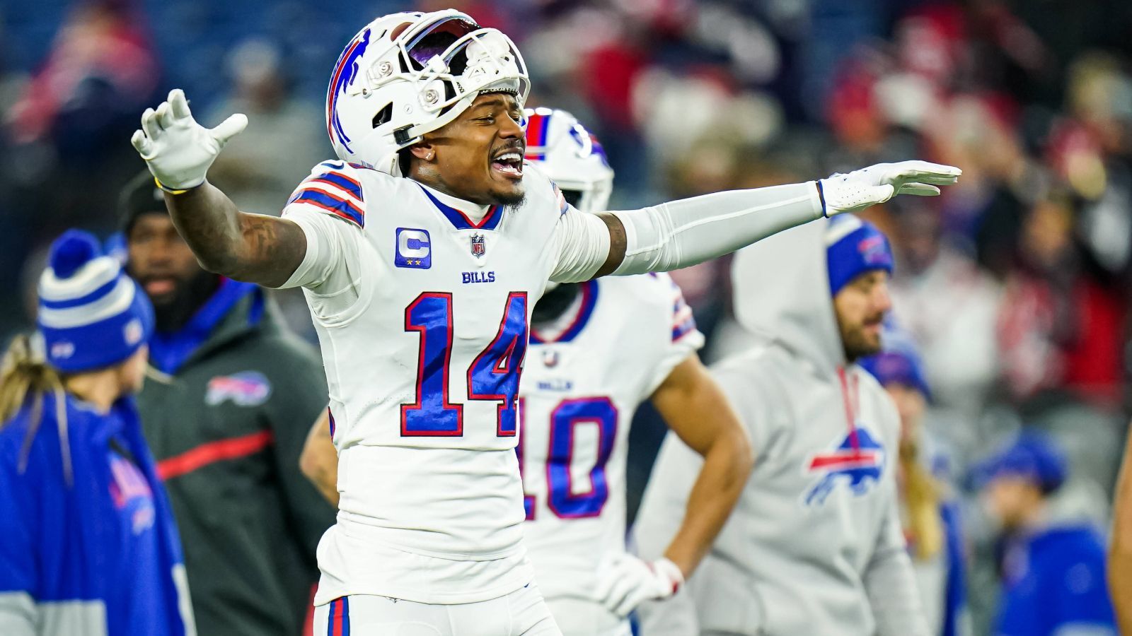 
                <strong>Wide Receiver (AFC)</strong><br>
                &#x2022; Stefon Diggs (Foto, Buffalo Bills)<br>&#x2022; Tyreek Hill (Miami Dolphins)<br>&#x2022; Ja'Marr Chase (Cincinnati Bengals)<br>&#x2022; Davante Adams (Las Vegas Raiders)<br>
              