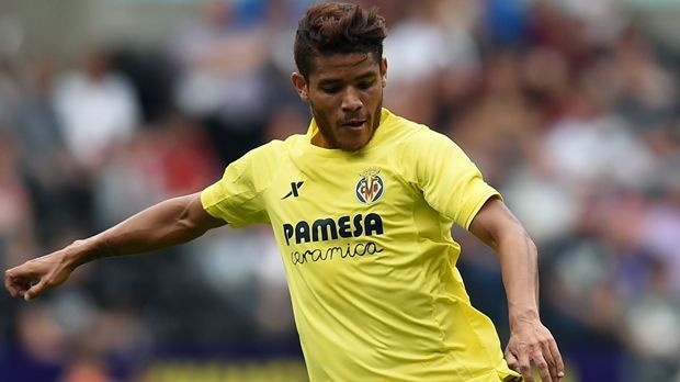 
                <strong>Jonathan Dos Santos (FC Villarreal)</strong><br>
                Jonathan Dos Santos (FC Villarreal): Mit dem Mexikaner spielte Thiago jahrelang zusammen beim FC Barcelona. Den Durchbruch bei den Katalanen schafften jedoch beide nicht dauerhaft. Thiago wechselte deshalb nach München, Dos Santos spielt beim FC Villarreal.
              