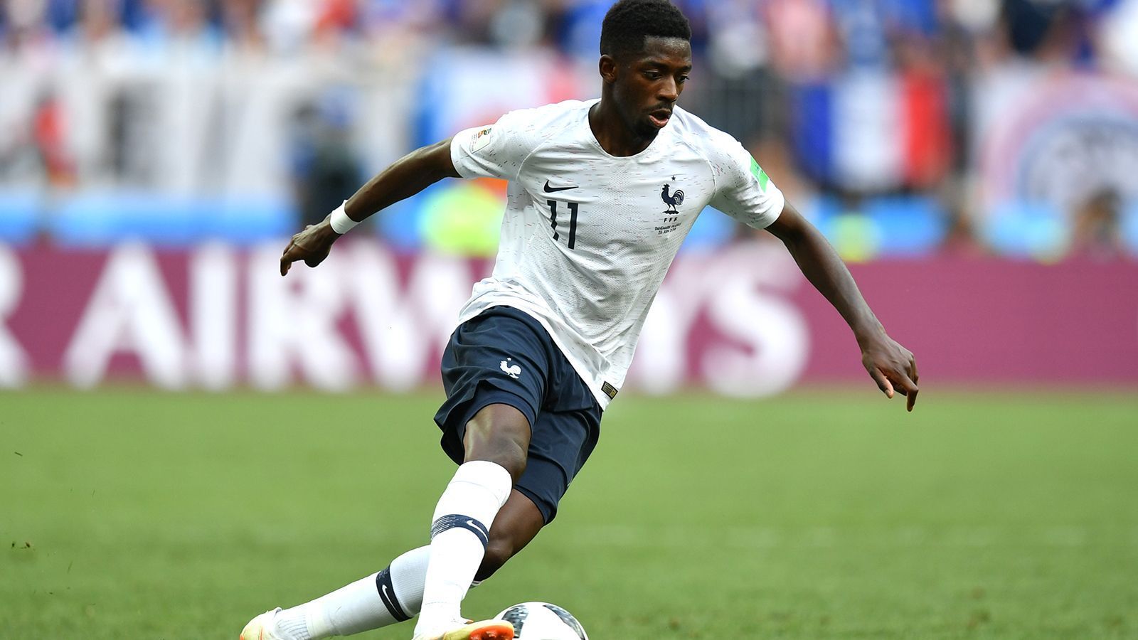 
                <strong>Linker Flügel: Ousmane Dembele (Frankreich)</strong><br>
                In einer generell blass gebliebenen, aber vor dem Turnier hoch gelobten französischen Offensive war Dembele einer der Unauffälligsten. Auch Antoine Griezmann und Kylian Mbappe haben bislang enttäuscht, aber beide haben zumindest schon einen Treffer erzielt. Systembedingt haben wir ihn auf die linke Seite gestellt, obwohl der 21-Jährige für Frankreich in seinen zwei Einsätzen auf der rechten Seite aufgelaufen war.
              