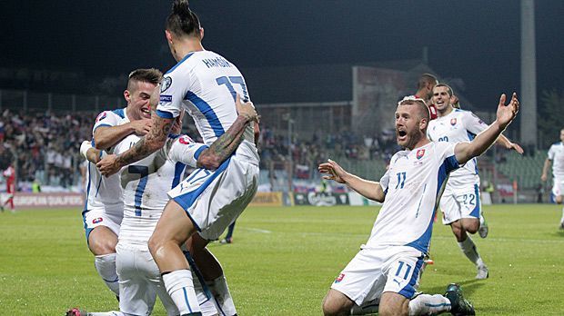 
                <strong>Slowakei</strong><br>
                Slowakei: Sechs Jahre nach der WM-Teilnahme in Südafrika reisen die Slowaken nun auch erstmals zu einer Europameisterschaft. Die Qualifikation ist vor dem letzten Spieltag praktisch Formsache, doch erst das 4:2 in Luxemburg macht die Party perfekt.
              