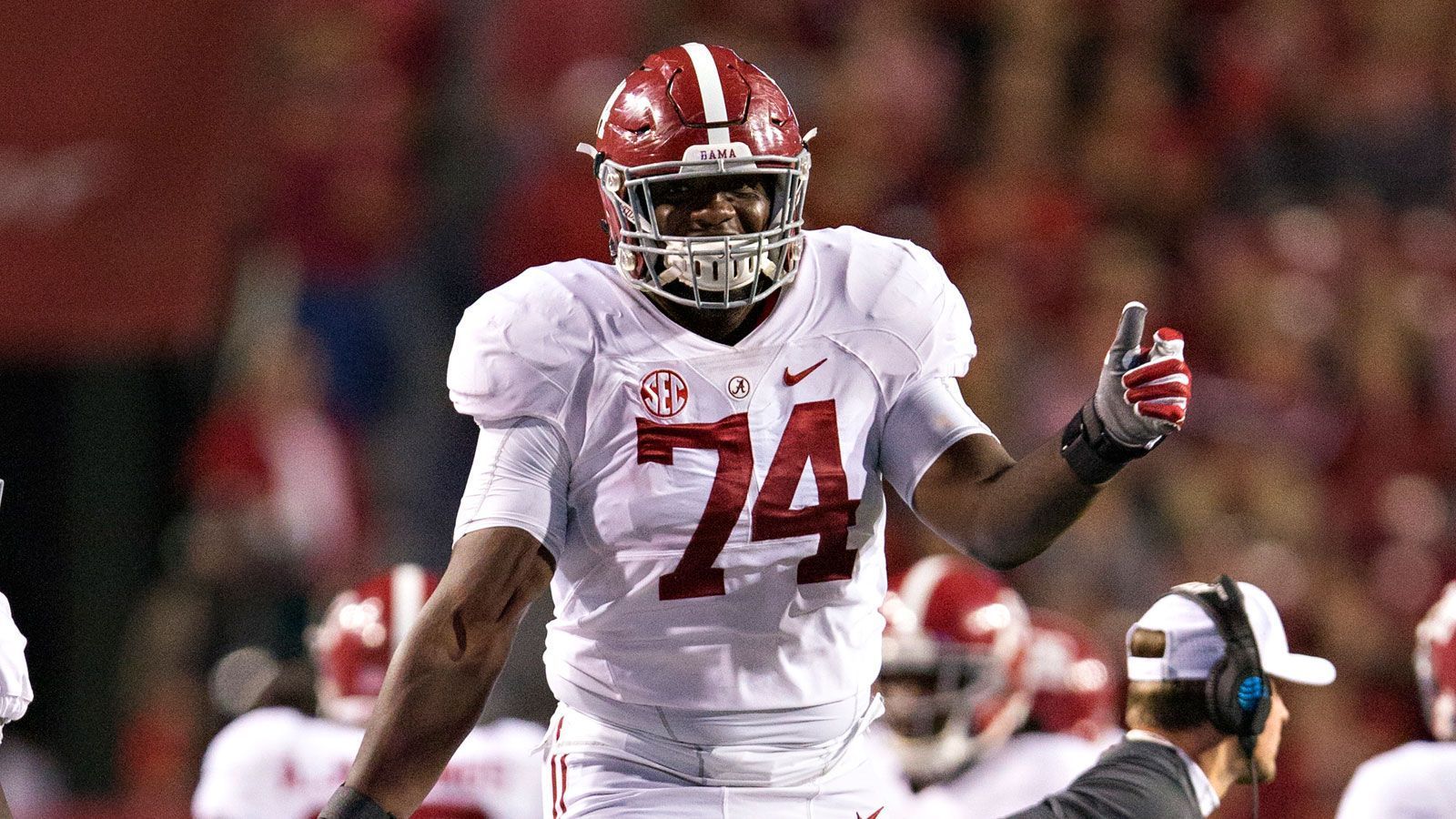 
                <strong>Offensive Line: Die besten drei Colleges</strong><br>
                Platz 1: Alabamau.a. Andre Smith, James Carpenter, D.J. Fluker, Cam Robinson (Foto), Jonah Williams, Ross PierschbacherPlatz 2: Wisconsinu.a. Joe Thomas, Gabe Carimi, Kevin Zeitler, Travis Frederick, Michael Deiter, David EdwardsPlatz 3: Oklahomau.a. Jammal Brown, Davin Joseph, Phil Loadholt, Trent Williams, Lane Johnson, Orlando Brown, Cody Ford
              