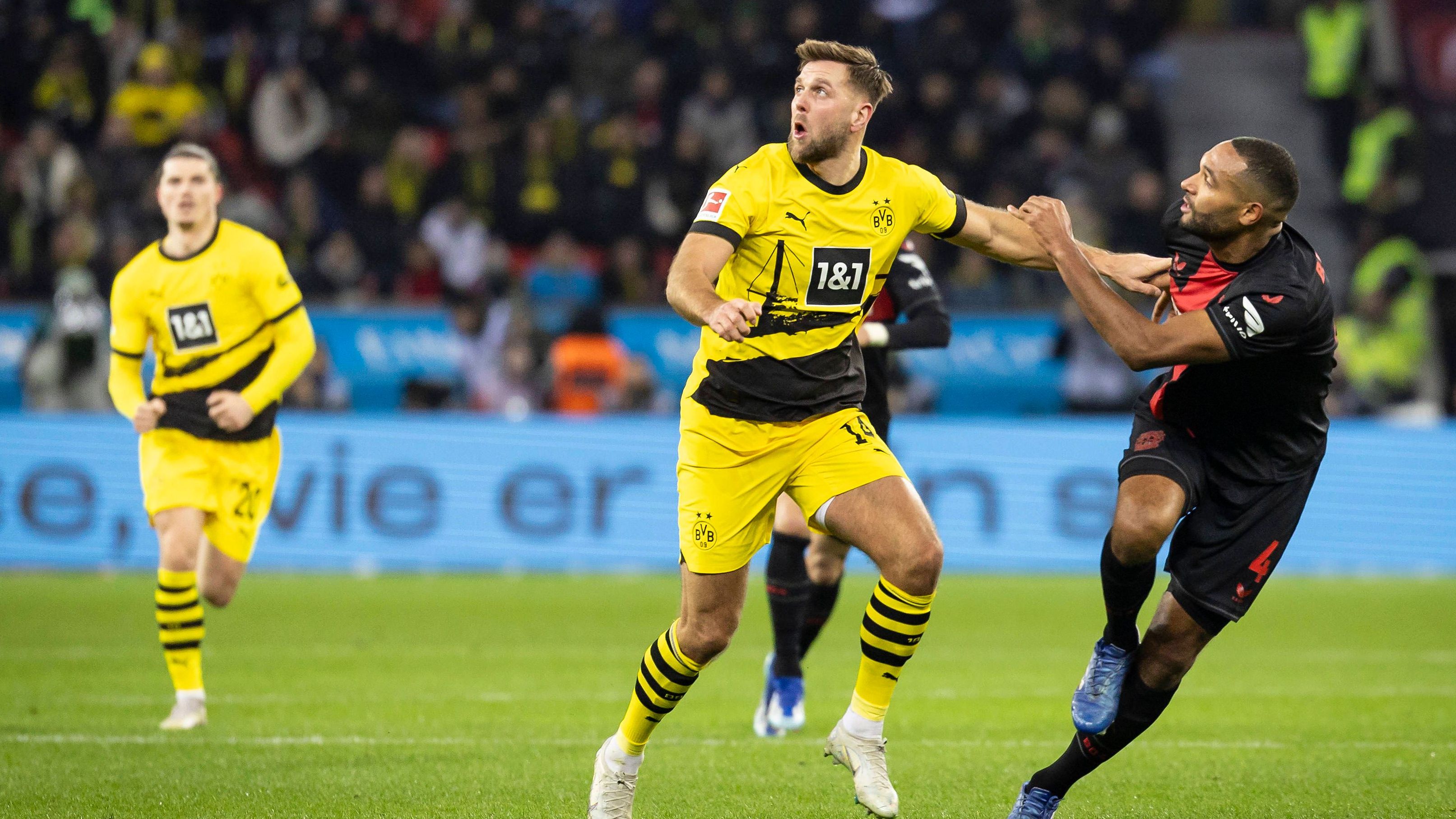 <strong>Niclas Füllkrug</strong><br>Bereitet die frühe Führung mit dem Rücken zum Tor mustergültig vor. Ist danach so gut wie gar nicht mehr zu sehen, da sich der BVB sehr zurückzieht. Arbeitet viel, hängt aber oft in der Luft und hat kaum Szenen. Bis zur Nachspielzeit, als sein Flugkopfball über das Tor geht.&nbsp;<strong><em>ran</em>-Note: 4</strong>