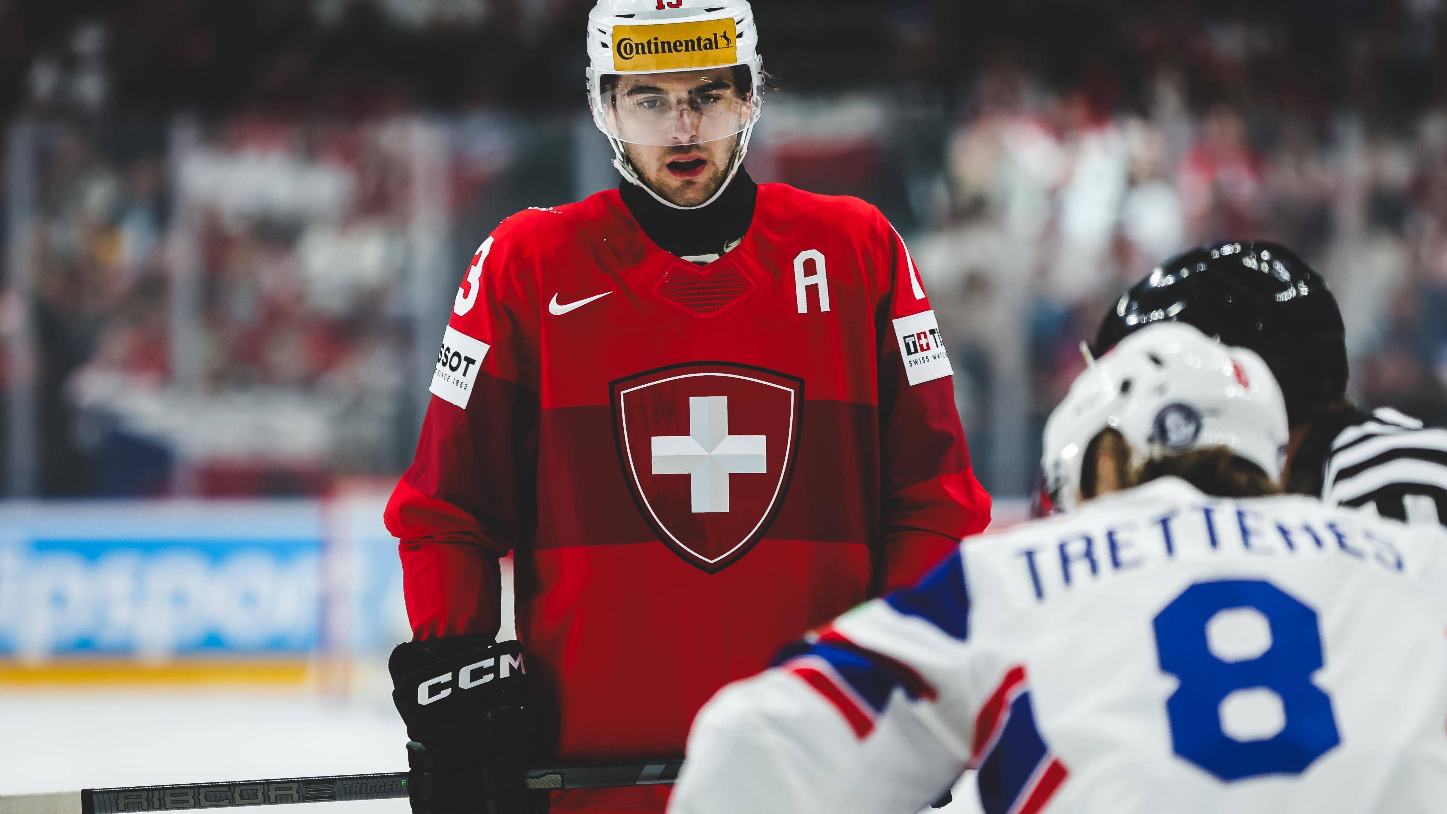 <strong>Schweiz: Nico Hischier (New Jersey Devils)</strong><br>Mit Nico Hischier im Gepäck ist die Schweiz auch in diesem Jahr nicht zu unterschätzen. Der 25-jährige Kapitän der New Jersey Devils zählt in der NHL zu einem der besten Center der Liga.