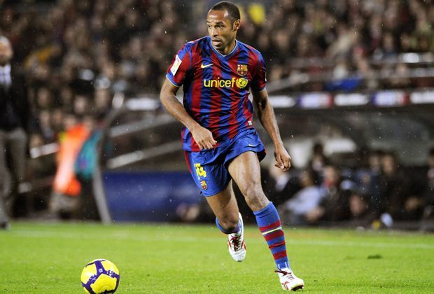 
                <strong>Thierry Henry</strong><br>
                Der wohl bekannteste Arsenal-Barcelona-Transfer: Thierry Henry verließ Arsenal nach acht erfolgreichen Jahren zur Saison 2007/2008 in Richtung Barcelona - für 24 Millionen Euro. Drei Jahre spielte der Franzose im rot-blauen Hemd, bevor er nach New York ging. 
              