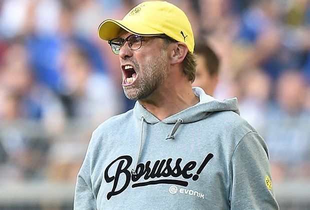 
                <strong>Jürgen Klopp: 90 Minuten gegen den HSV</strong><br>
                Doch alles schreien und wüten hilft nicht: Borussia Dortmund verliert mit 0:1 gegen Hamburg. Der HSV feiert seinen ersten Sieg, der BVB liegt mit acht Punkten nach sieben Spielen zehn Zähler hinter dem FC Bayern auf Platz 13! Dabei ...
              