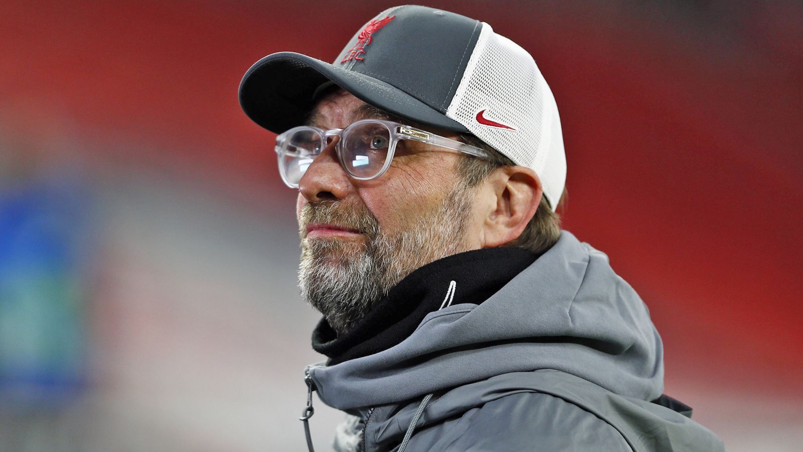 
                <strong>Jürgen Klopp (FC Liverpool)</strong><br>
                Klar, auch Jürgen Klopp darf auf einer Liste mit möglichen Bayern-Trainern nicht fehlen. Allerdings gilt auch für den Coach des FC Liverpool: Verträge sind durchaus dazu da, um eingehalten zu werden. Und der Kontrakt von Klopp läuft sogar noch bis 2024. Auch wenn der LFC in dieser Saison (vor allem verletzungsbedingt) durch ein kleines Formtal schreitet, wird Klopp die Anfield Road wohl eher noch nicht allzu bald verlassen und wenn, hatte er angekündigt, vor einer neuen Herausforderung erst eine Pause einlegen zu wollen.
              