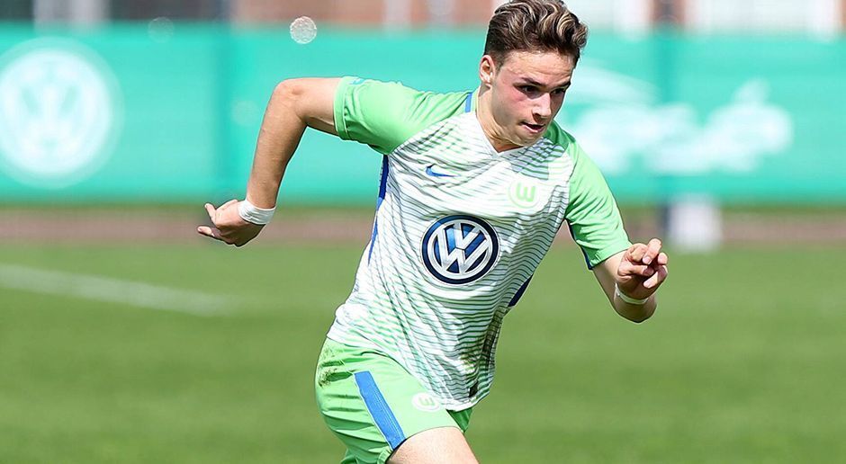 
                <strong>Abwehr: Robin Kölle</strong><br>
                Verein: VfL Wolfsburg U17-Länderspiele: Länderspieltore: 
              