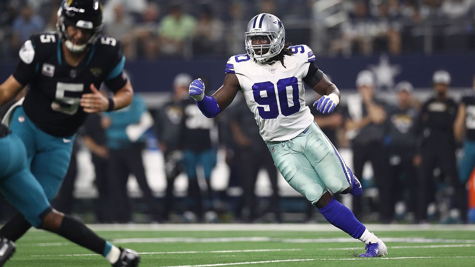 
                <strong>New York Giants: DE DeMarcus Lawrence</strong><br>
                Allein schon, um den Cowboys einen ihrer besten Spieler wegzuschnappen, wäre für die Giants die Verpflichtung ein Schachzug. Und dazu einen herausragenden Pass Rusher, der den Giants seit Michael Strahan - Jason Pierre Paul war nie die erhoffte Lösung - fehlt.
              