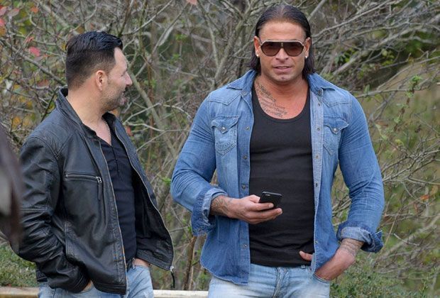 
                <strong>Tim Wiese als Zaungast beim Werder-Training</strong><br>
                Tim Wiese auf Stippvisite in Bremen. Da lässt es sich der ehemalige Werder-Torwart nicht entgehen, eine Trainingseinheit zu verfolgen. Sein Kommentar: "Es hat sich nicht viel verändert. Nur die Spieler, ich kenne nur noch drei im Team."
              