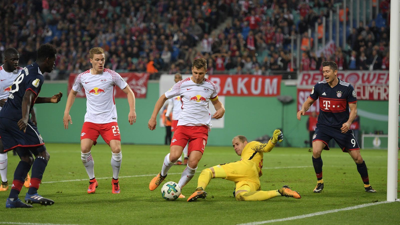 
                <strong>Leipzig hat weniger Spiele absolviert als Bayern Pokale gewonnen</strong><br>
                Für RB Leipzig ist das Endspiel von Berlin das 17. Pokalspiel der Klubgeschichte. Der FC Bayern München bestreitet bereits sein 23. Finale und steht bei 18 Triumphen. Beides sind Rekorde - wie auch die 254 Pokalpartien des Vereins.
              