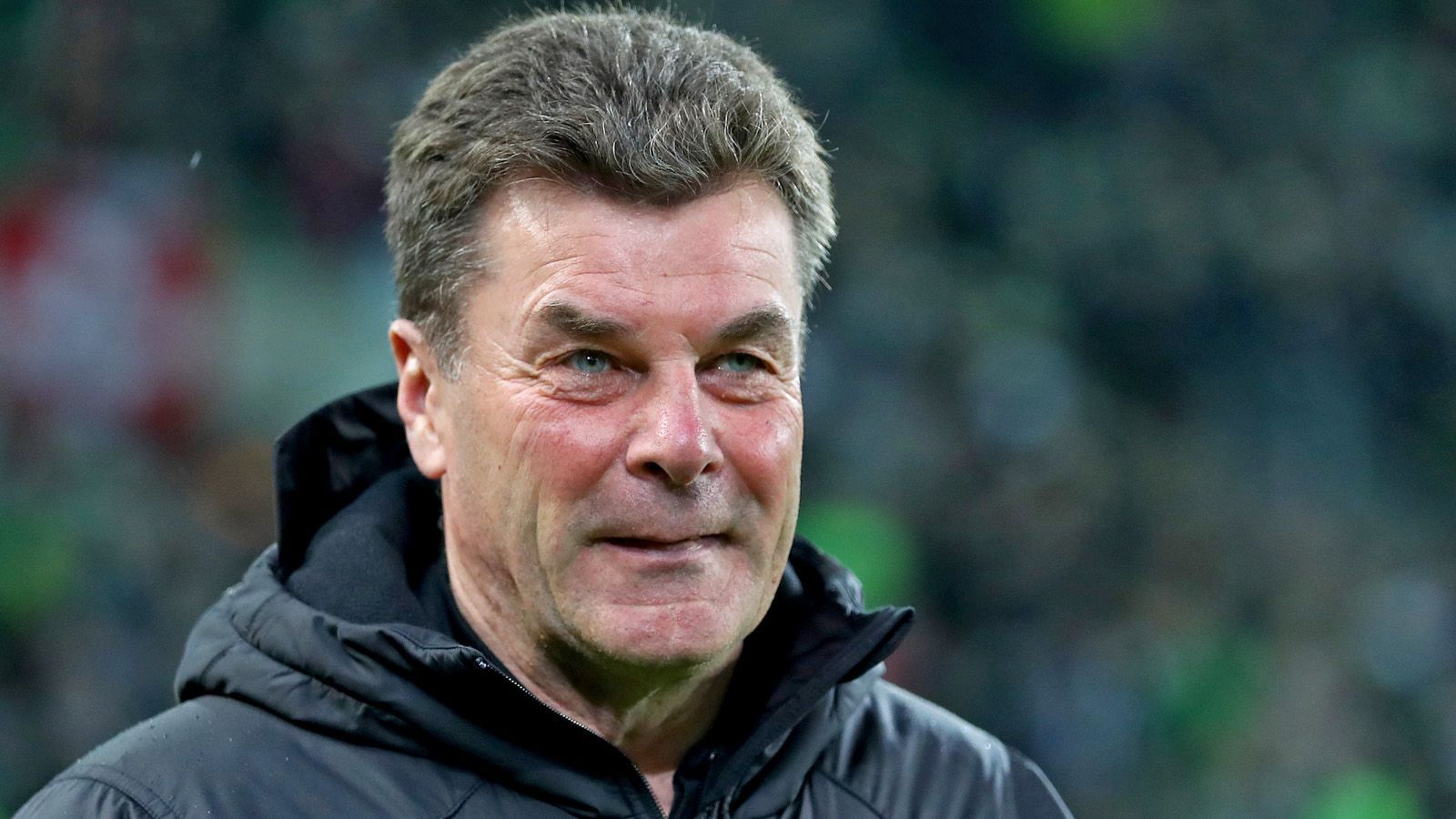 
                <strong>Dieter Hecking (noch Borussia Mönchengladbach)</strong><br>
                Es war eine Bundesliga-Überraschung, als Borussia Mönchengladbach verkündete, sich zum Sommer von Trainer Dieter Hecking zu trennen - dabei hatte der Coach erst im November 2018 seinen Vertrag bis 2022 verlängert. Das Aus bei der "Fohlenelf" könnte das Comeback bei Hannover 96 ermöglichen. Von September 2006 bis August 2009 coachte Hecking bei den Niedersachsen. Sollte sich Hannover nach dem drohenden Abstieg auch von Coach Thomas Doll trennen, könnte Hecking auch sein Comeback auf der Trainerbank starten. Wenn nicht, auch kein Problem: "Ich will vielleicht auch noch mal eine andere Seite des Jobs kennenlernen", erklärte der studierte Sportmanager noch Anfang des Jahres in einem Interview.
              