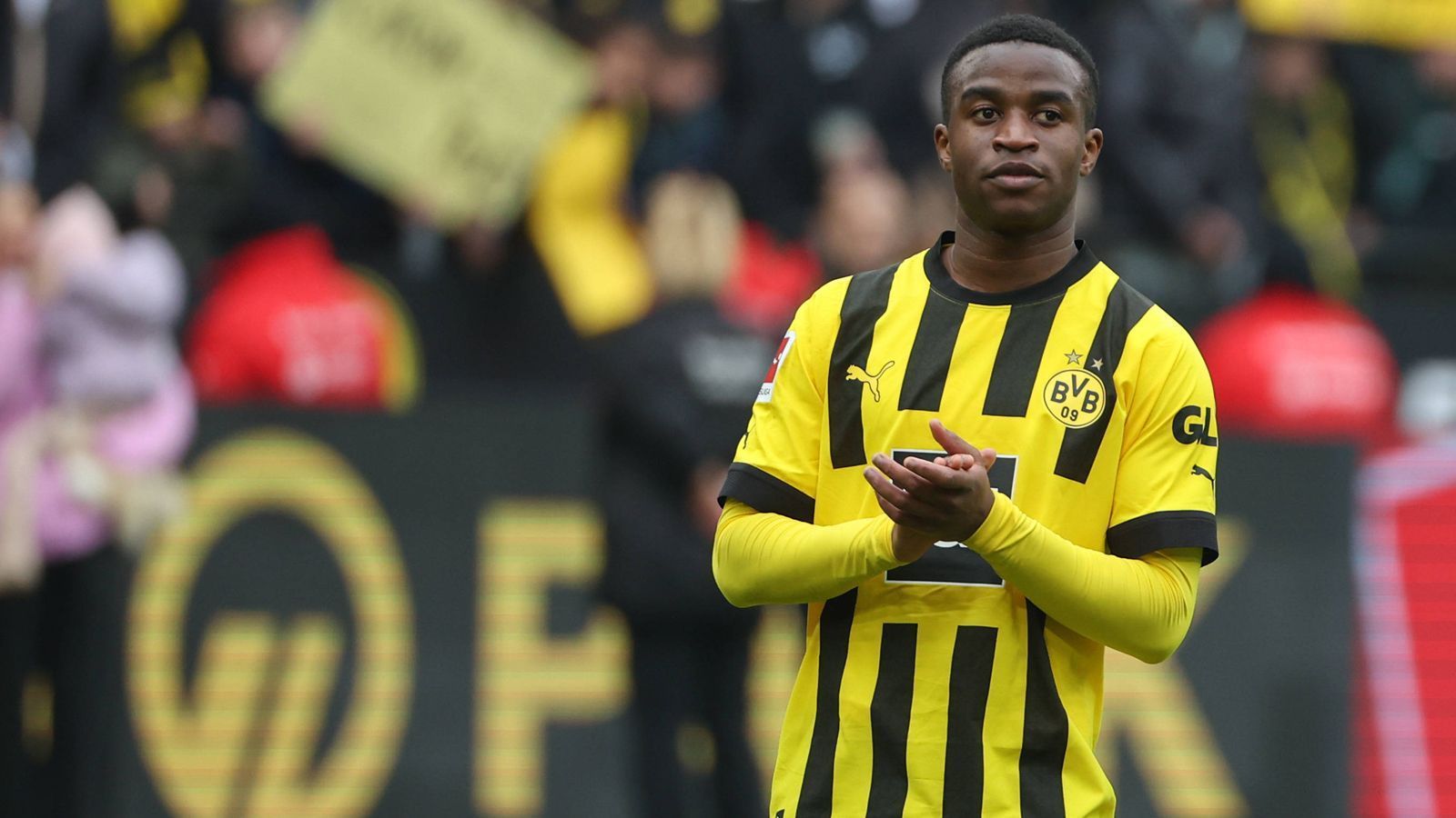 
                <strong>Youssoufa Moukoko</strong><br>
                Bekommt ab der 77. Minute noch Einsatzzeit. ohne Bewertung
              