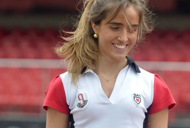 
                <strong>Anna Rafaela Bassi</strong><br>
                Die Schöne und der Noch-Ferrari-Pilot haben sich an einem Strand in Massas Heimat Brasilien kennengelernt
              
