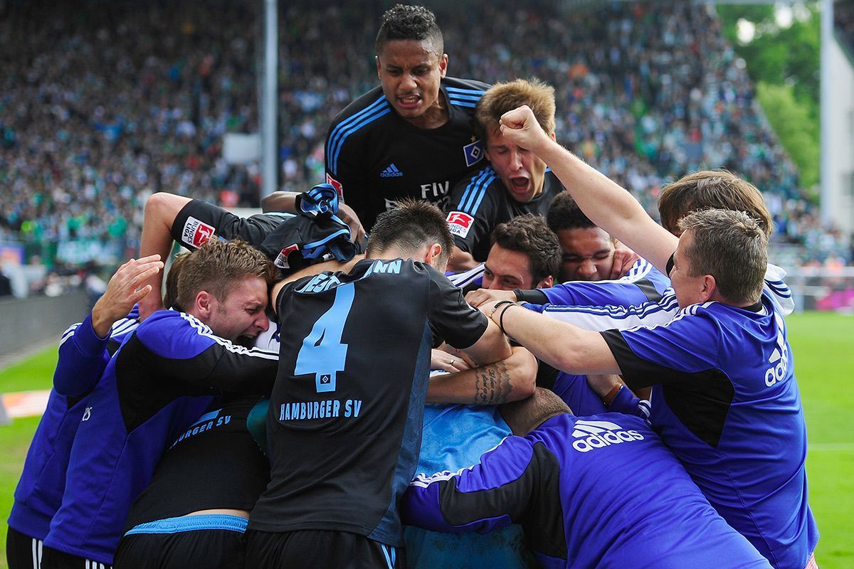 
                <strong>Greuther Fürth vs. Hamburger SV</strong><br>
                Die obligatorische Spielertraube der Hamburger lässt nicht lange auf sich warten. 
              