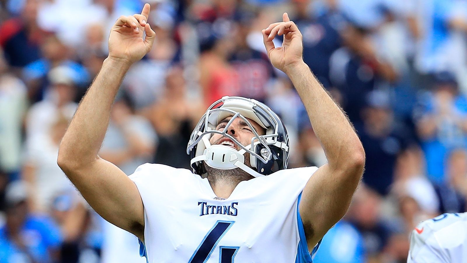 
                <strong>Ryan Succop</strong><br>
                Tragik und Triumph liegen nah beieinander: Während Fairbairn patzte, bewies Ryan Succop, dass er Nerven aus Stahl hat. Er drehte das Spiel für die Titans gegen die Texans im Alleingang. Erst ein Field Goal im Schlussviertel aus 42 Yards zum 17:17, dann noch eines aus 31 Yards, und der 20:17-Erfolg war perfekt.
              